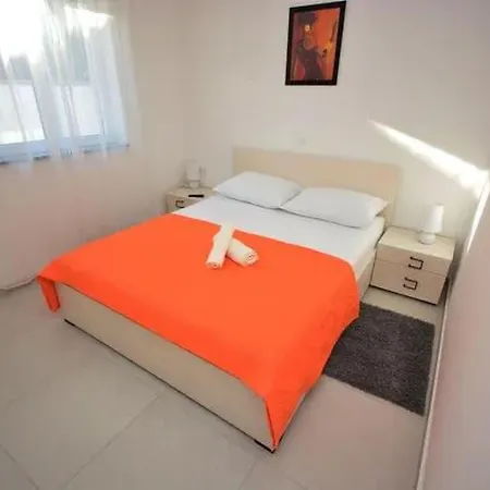 2 Mit Schwimmbad Und Garten By Interhome Apartment