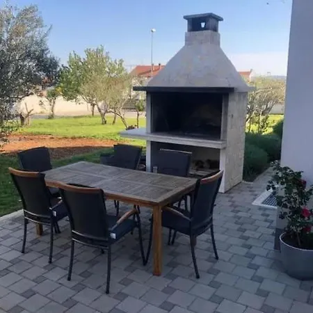 2 Mit Schwimmbad Und Garten By Interhome * Sveti Filip i Jakov