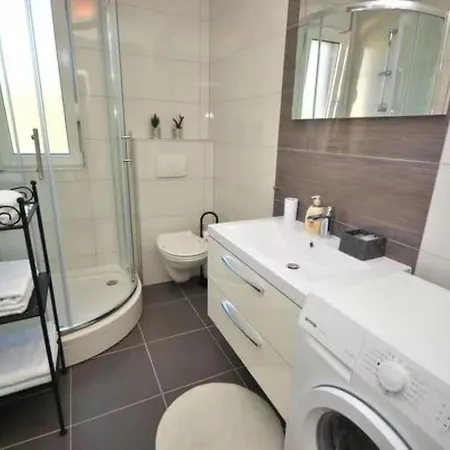 2 Mit Schwimmbad Und Garten By Interhome Apartment Sveti Filip i Jakov