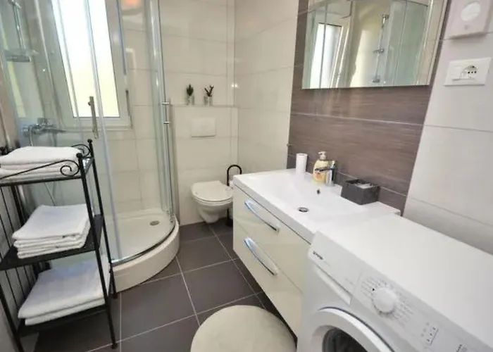 2 Mit Schwimmbad Und Garten By Interhome Apartment Sveti Filip i Jakov